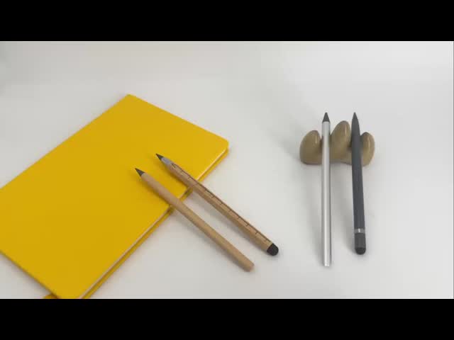 鮮やかな創造的な鉛筆 絶え間なく書く 鋭い鉛筆のスケッチ 永遠にペン