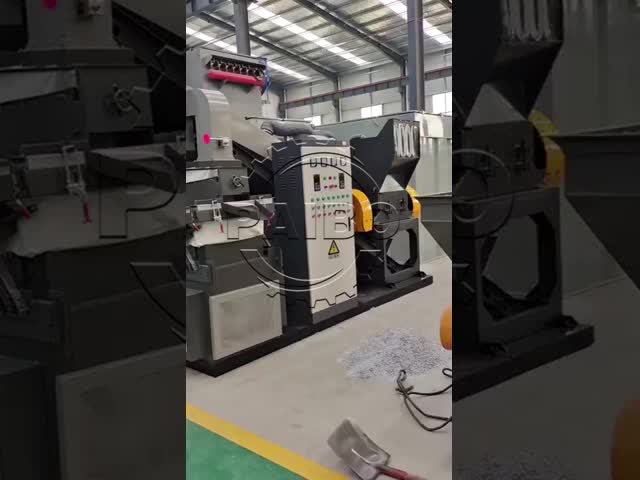 操作が簡単 45kW パワー 電子廃棄物プレスバリングのためのダブルシャフトシェラダー