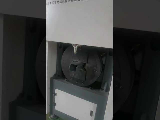 ステンレス鋼鋼管レーザー切断機 高速3D管を横切る
