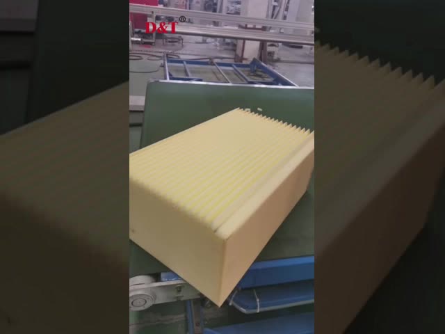 縦の回転の輪郭のカッター適用範囲が広いCNC PUの泡の打抜き機
