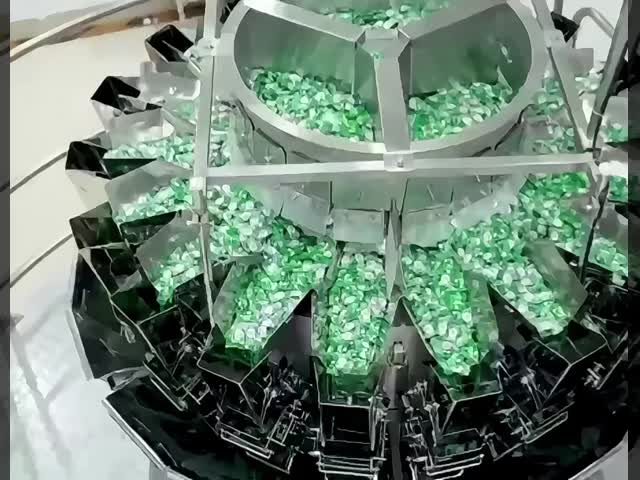 Machine de remplissage et d'étanchéité de collations personnalisée avec convoyeur à vis pour le pesage multi-têtes au détail vidéo