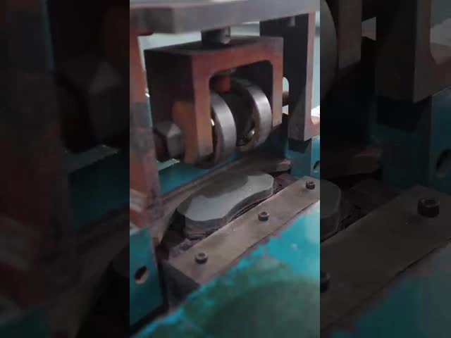 メルセデス・ベンツ ブレーキパッドセット 互換性 異なるモデルに適合する 番号 ZK-03031 長持ち