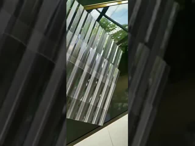 自然照明と天候保護のための透明な光拡散型ポリカーボネート波のタイル
