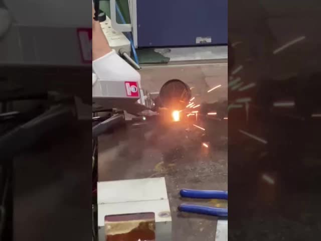 2000W ハンドヘルド シングルモーターレーザー 溶接機 10m 標準ファイバーケーブル