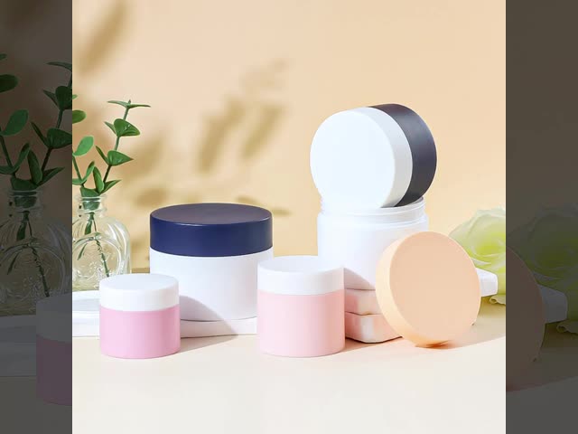 軽量で耐久性のあるプラスチック製の黒色の化粧品瓶 小売や旅行の便利のために