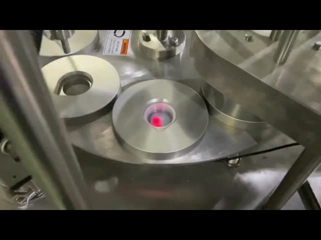 二重ヘッド プラスチック製のカップの詰め込み 密封機 100-500ml 高精度 ≤±1%
