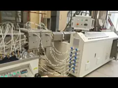 Línea de la protuberancia del perfil del plástico/WPC, puerta de poco ruido del PVC que hace la máquina