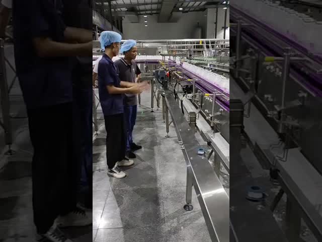 集合ボトル 自動縮小包装機 プラスチックボトル 縮小包装機