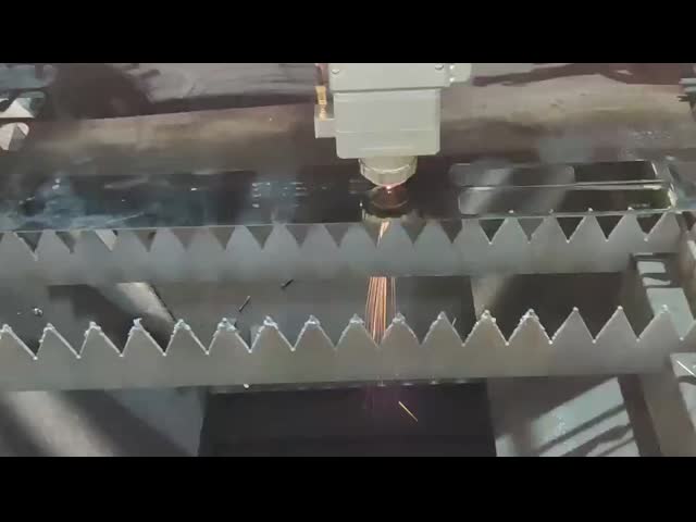 25mm カーボン鋼繊維レーザー切断機 3000W 1500*3000mm 15m/min
