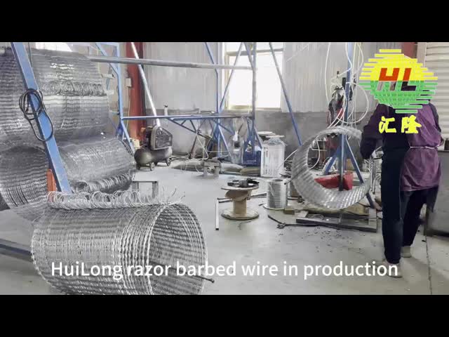 300mmのコンチェルティーナの有刺鉄線、HUILONG 2.8mm有刺鉄線およびかみそりワイヤー