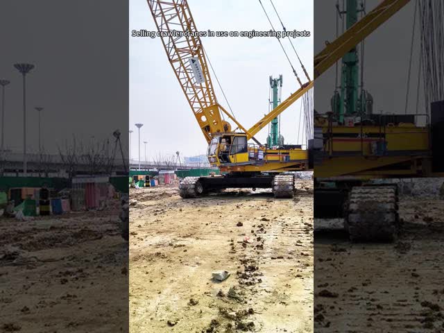 黄色 高原での性能良好 液体クローラークレーン 85T 耐久性