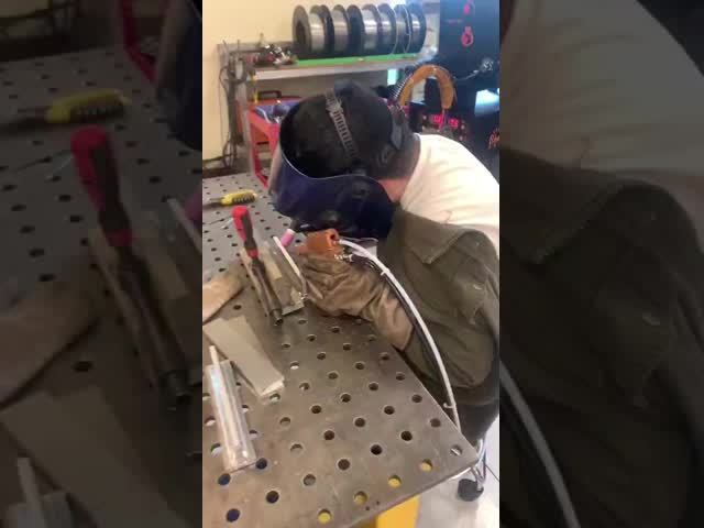 高級 TIG 溶接機 優れた溶接品質と速度