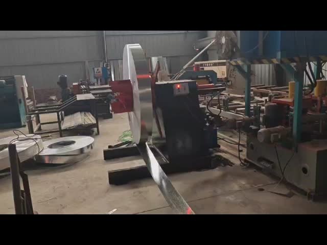 15m/Min ケーブルトレイカバーマシン PLC カスタマイズされた生産ソリューション