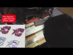 Van het de Overdracht In reliëf gemaakt Leer van de douanehitte de Flarden 3D Embleem op Suède, Klerentpu Etiketten