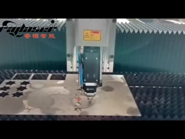 3015 自動焦点 高品質の切断刃のレーザー切削機