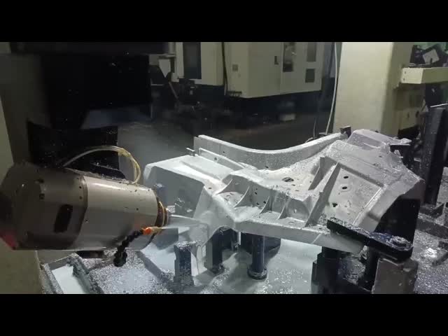 アルミ模具 5軸加工センター 自動車部品 25m/Min