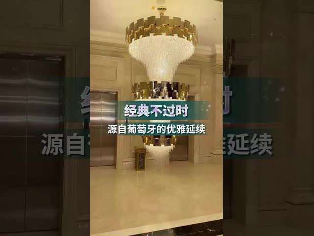 Dos cristais de vidro do candelabro do ouro do titânio luzes luxuosas 6m2 do pendente a 25m2