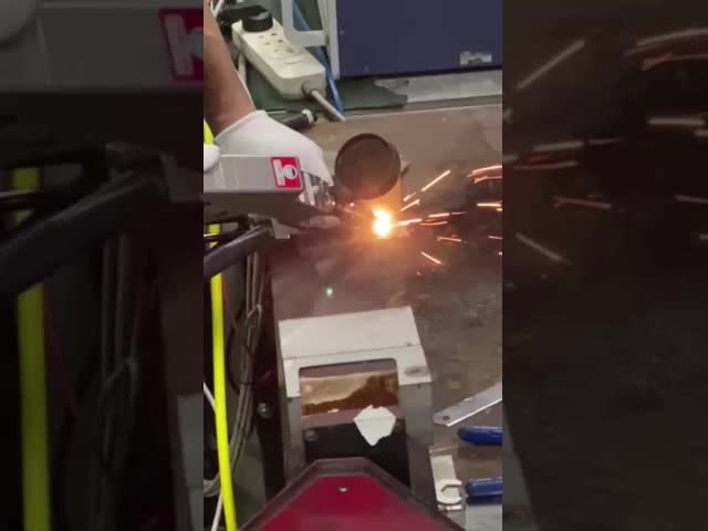 1500W Handheld Single Motor Laser Welding Machine with Seven Kinds of Nozzles