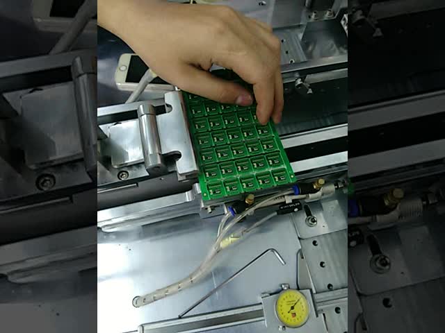 自動PCBカッター PCBセパレーター V溝切断機 マルチブレード移動カッター