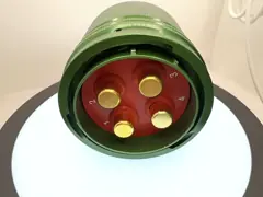 4 Kontakte Stecker mit gerader Klammer Rücken Hülle widersteht extremen -55C bis 125C Bedingungen Hochstromverbinder Y50DX-3204TJ2P1 Zinkbeschichtung
