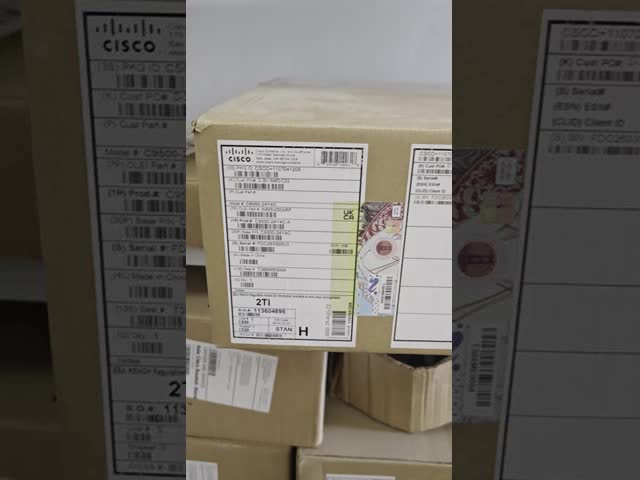 C9500-24Y4C-A Ciscoの利点スイッチC9500 24Y4C A 24 x 1/10/25Gおよび4港40/100G、