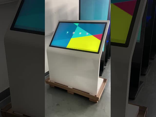 タッチスクリーンキオスク Lcd 55 インチ ウェイファインディング 4K HD フロア スタンドアップセルフサービス 画面 インタラクティブ 展示キオスク モール