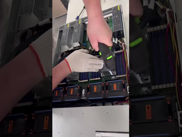 Dell PowerEdge R7525 Server with AMD EPYC 64 Cores 3200MT/s RAM