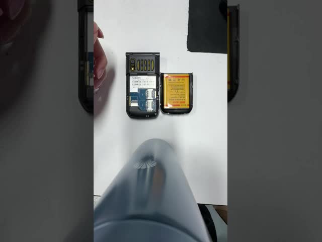 YEEMI G9000 フリップ 携帯電話 2.6'スクリーンキーボード 双SIMカード フットライト マジック・ボイス