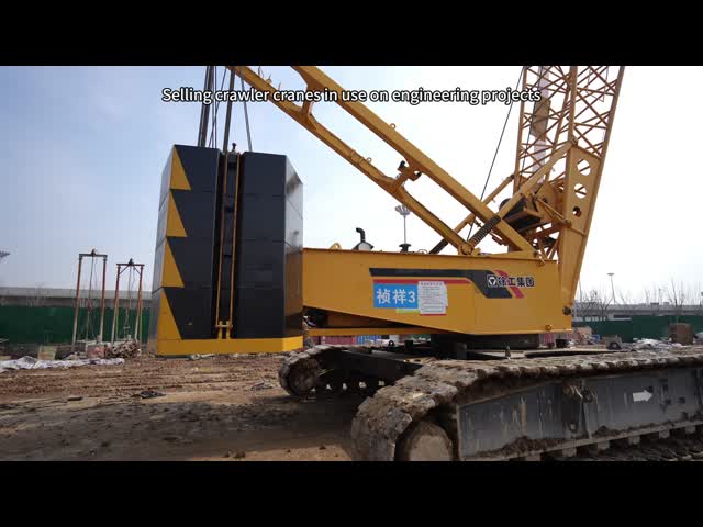 150T クローラークレーン XCMG 298 KW エンジンパワー 790.8t.M 格子摩擦クレーン