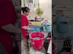 Macetas modernas de cerámica brillante y ligeras para decoración interior