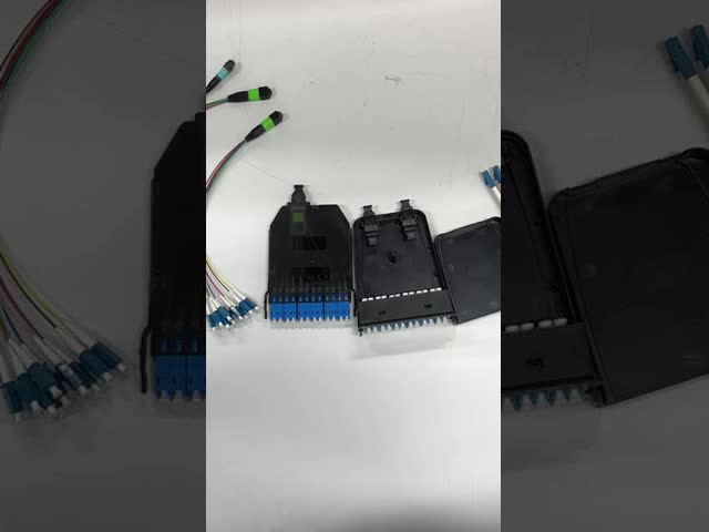 MTP MPOケーブル 12 パッチパネルのためのMPO男性女性LCコネクタとファイバーカセット