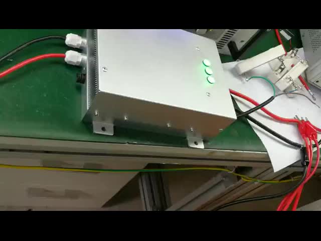 高効率の機内電源接続型UAVシステム