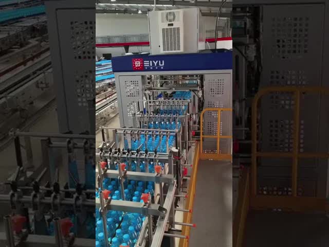 ユンナン省の顧客サイトで,毎時間45,000ボトルボトル水生産ラインを新たに開始しました.