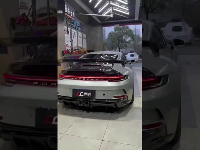ポルシェ992 カーボンファイバーボディ キット992 GT3 スタイル フロントとバック バンパー サイドスカート スポイラーハッド