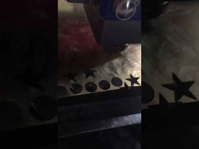 ファイバー金属レーザー切断機 3015 1000W 1500W 2000W 3000W