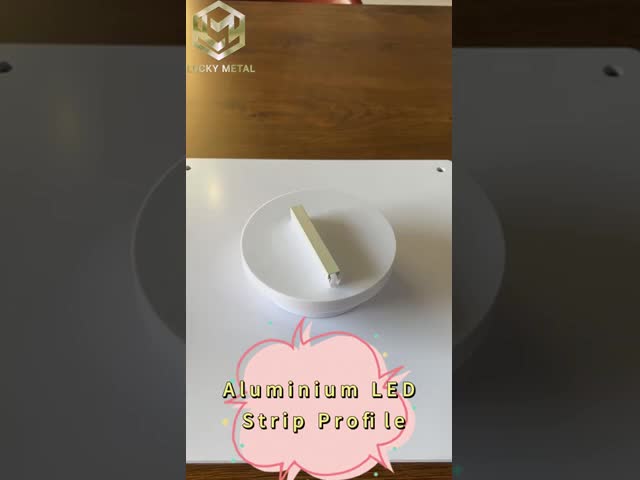 商業用湾照明のための懸垂式LEDストライププロファイル