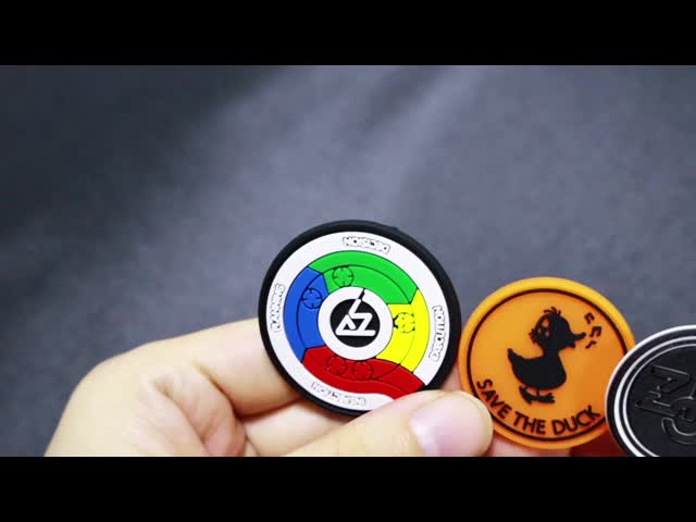 衣類用カスタム3Dシリコンロゴパッチ - 洗濯可能なPVCバッジ