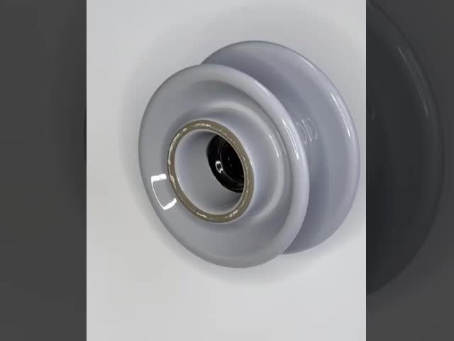 半伝導性の艶出しが付いているANSIの標準56-2の磁器Pinの絶縁体33kv
