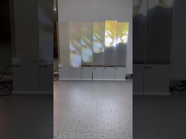 柔軟なLEDフィルムスクリーン 折りたたむ透明ディスプレイ IP65 防水 展示/広告板/小売用ビジュアルソリューション