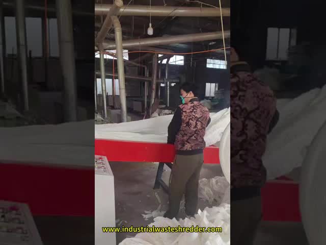 工業廃棄物 織物以外の繊維のスレッダー 18.5KW 700-900kg/h 4 2 柔らかい材料の切断のための刃