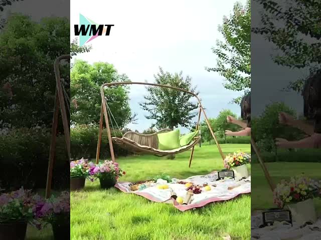 バルコニー 小さなテーブルチェア シンプルなスタイルとオプションの赤いラタン色の組み合わせ