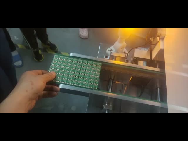 多刃回路板切断機 Pcb V ローブ切断機 LED板用