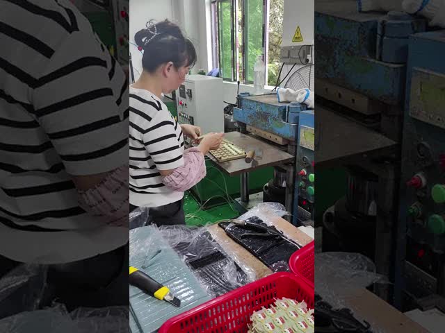 Máquina de vulcanização de borracha de 50 T de 11 kW Máquina de vulcanização a quente de silicone