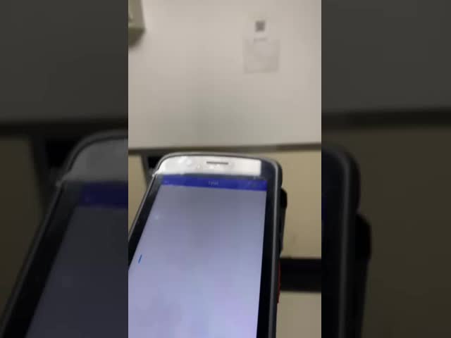 5.5' Android9.0 頑丈なPDA 8MP フロントカメラとRFID/NFC 13.56MHZオプション