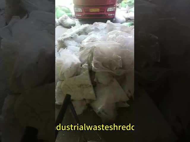 Heavy-duty single shaft shredder machine for high-pressure plastic film briquette,high-pressure briquettes crusher machine 45-55kw,capacity 400-700kg per hour,bale films shredder