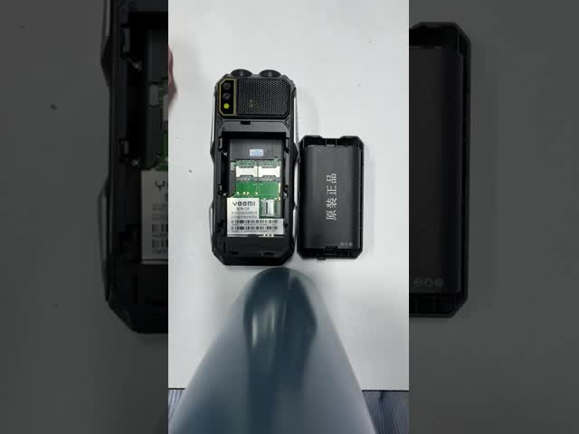 YEEMI Q8 2G 携帯電話 2.4インチ 双SIMカード 3000mAh MP3 FM懐中電灯 音箱
