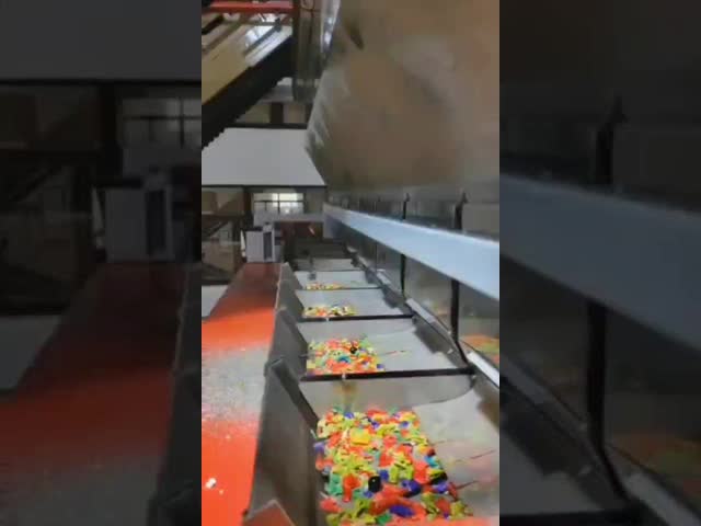 2 トン/時間 ベルト型 プラスチック片とペレットのための色分け機