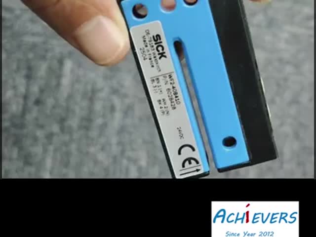 SICK UM30-213118 超音波距離センサー UM30 スレッドサイズ M30 X 15