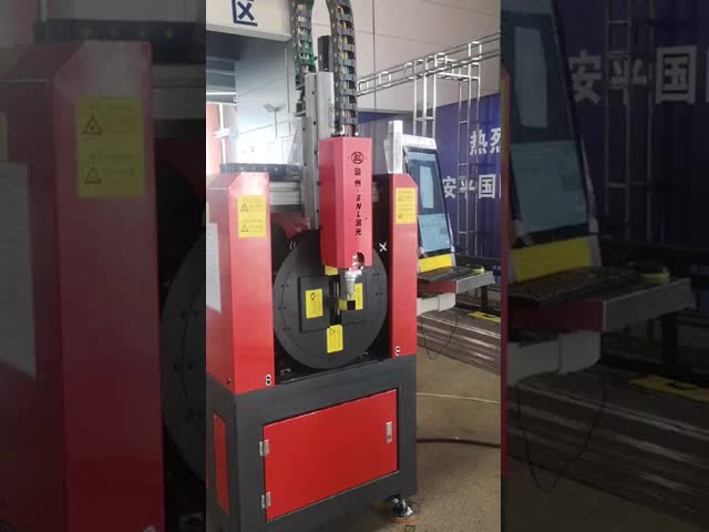 1.5-6KW スクエアチューブ切断機 レーザー切断 スクエアチューブ