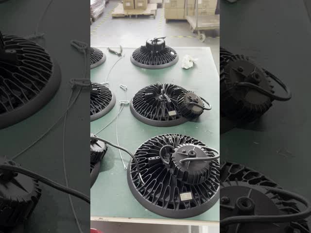 30w / 50w / 100w / 200w / 300w 鋳型アルミニウムストリートライト 3000-6500K 高速道路用